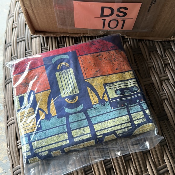 Vintage 1981 Men’s Short Sleeve T-shirt Navy Blue Size XLarge NWT - Picture 11 of 11